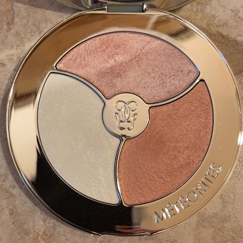 Guerlain Meteorites Pearl Dust Highlighter